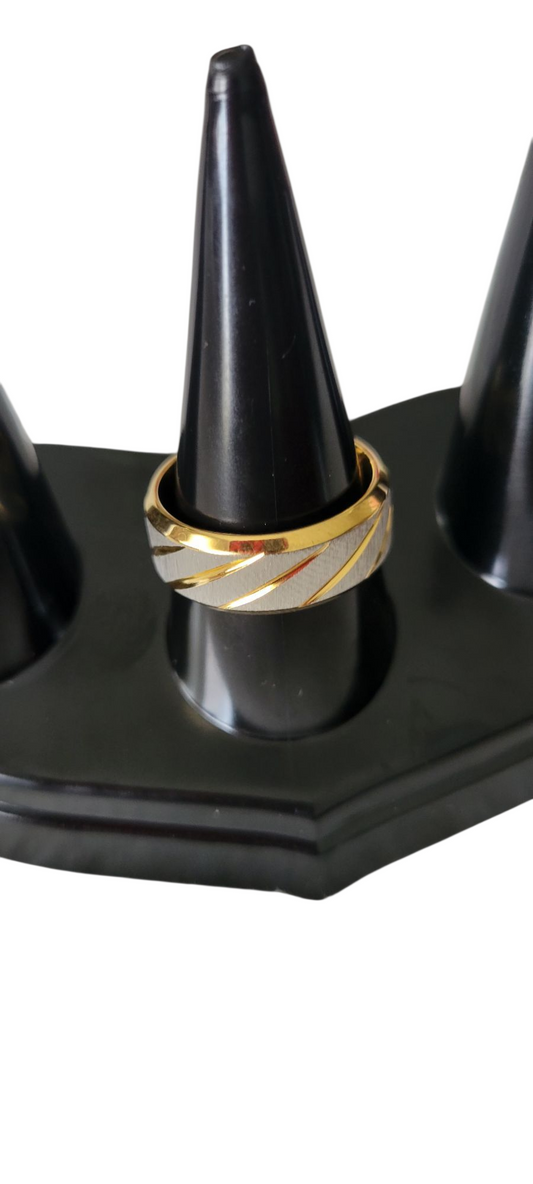 Ring,18k gold plated steel.