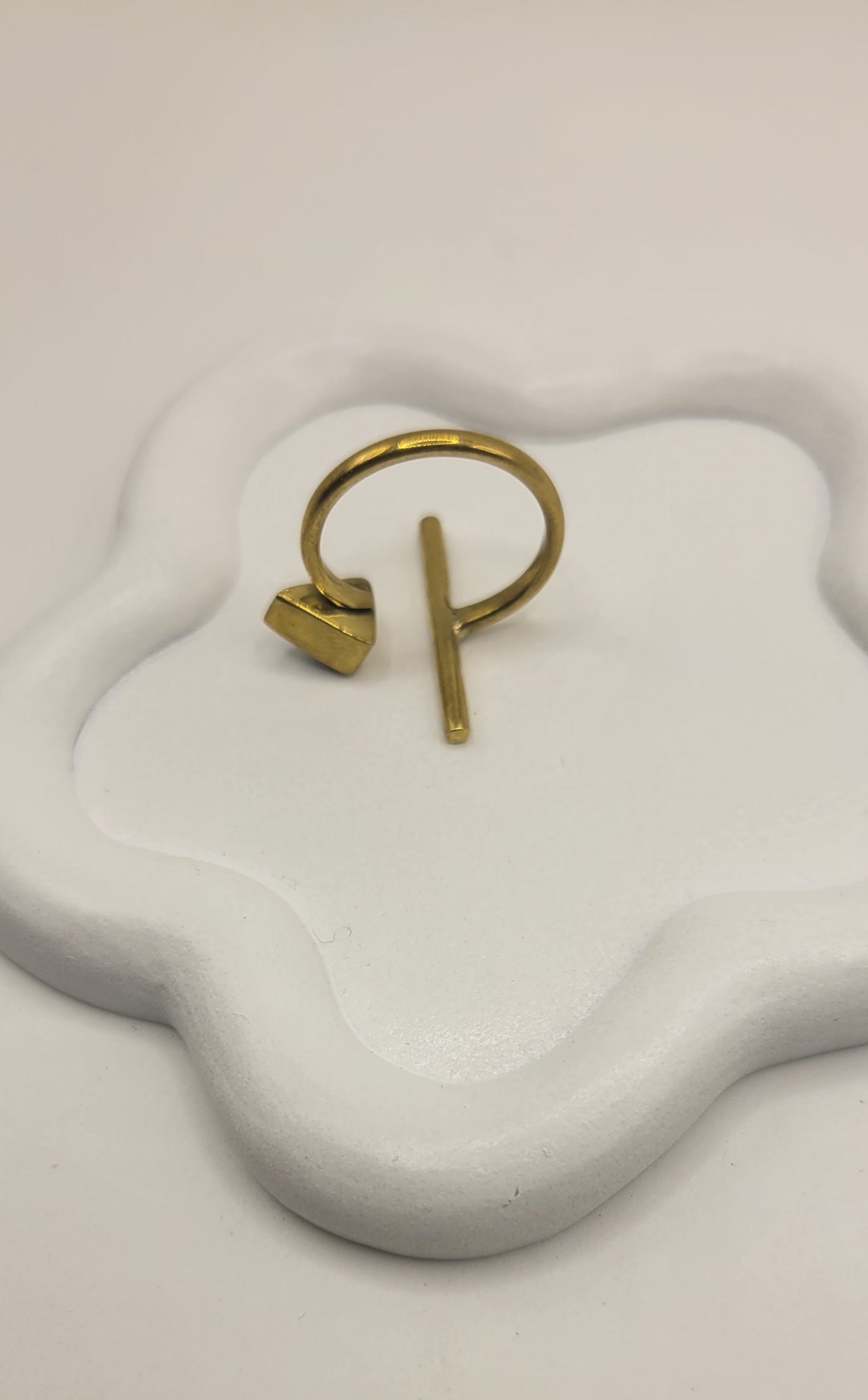 Brass ring with detail-adjustable.