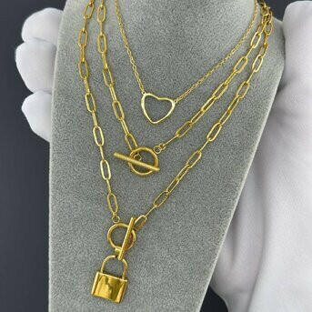 Lock chain necklace Gold plated steel.