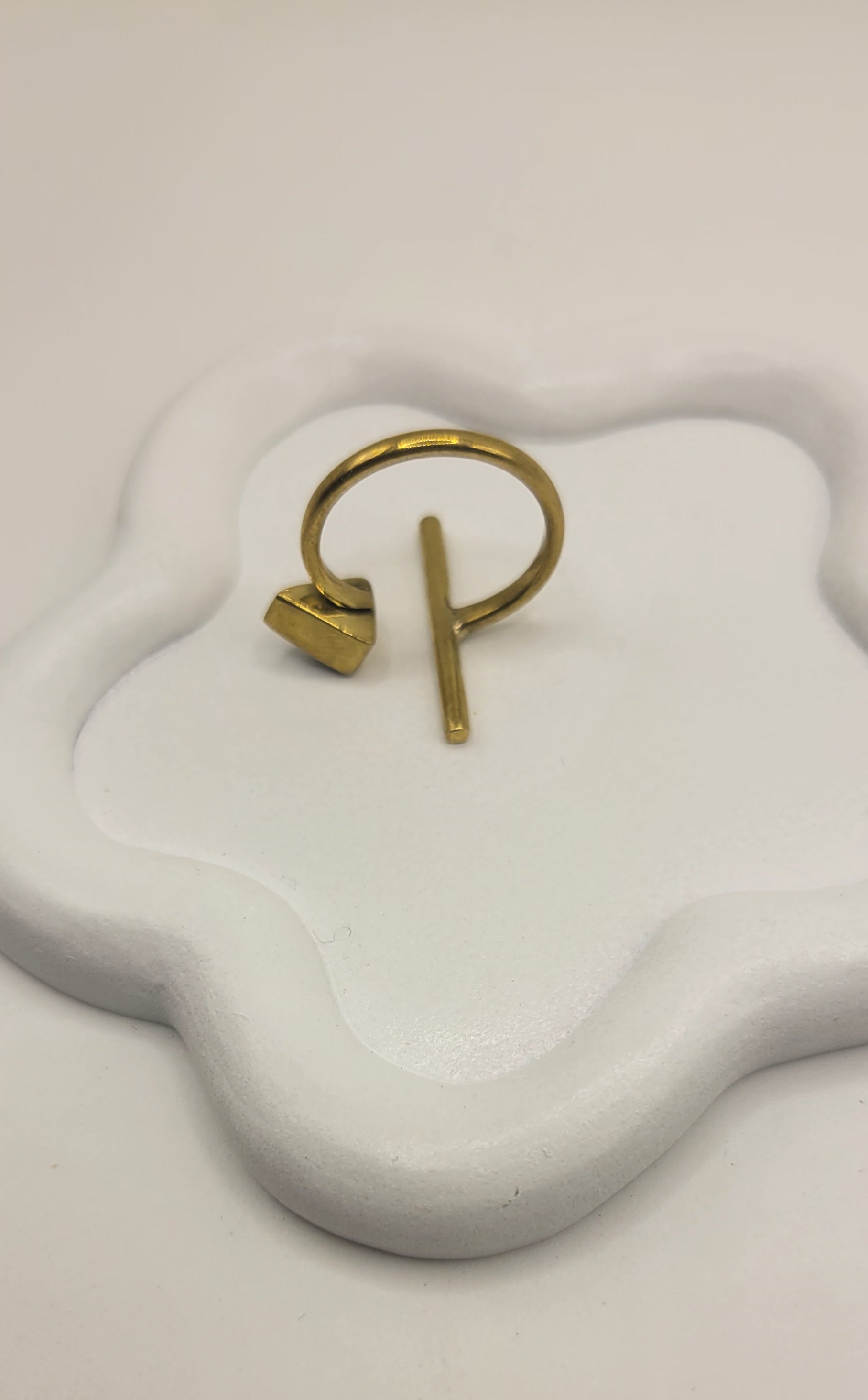Brass ring with detail-adjustable.