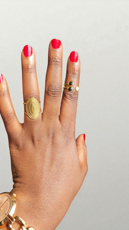 Ova Adjustable  Gold-plated steel Ring.