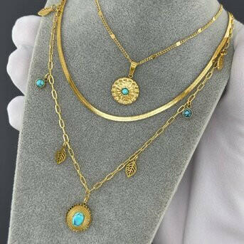 "Leaves" Gold-plated steel necklace.
